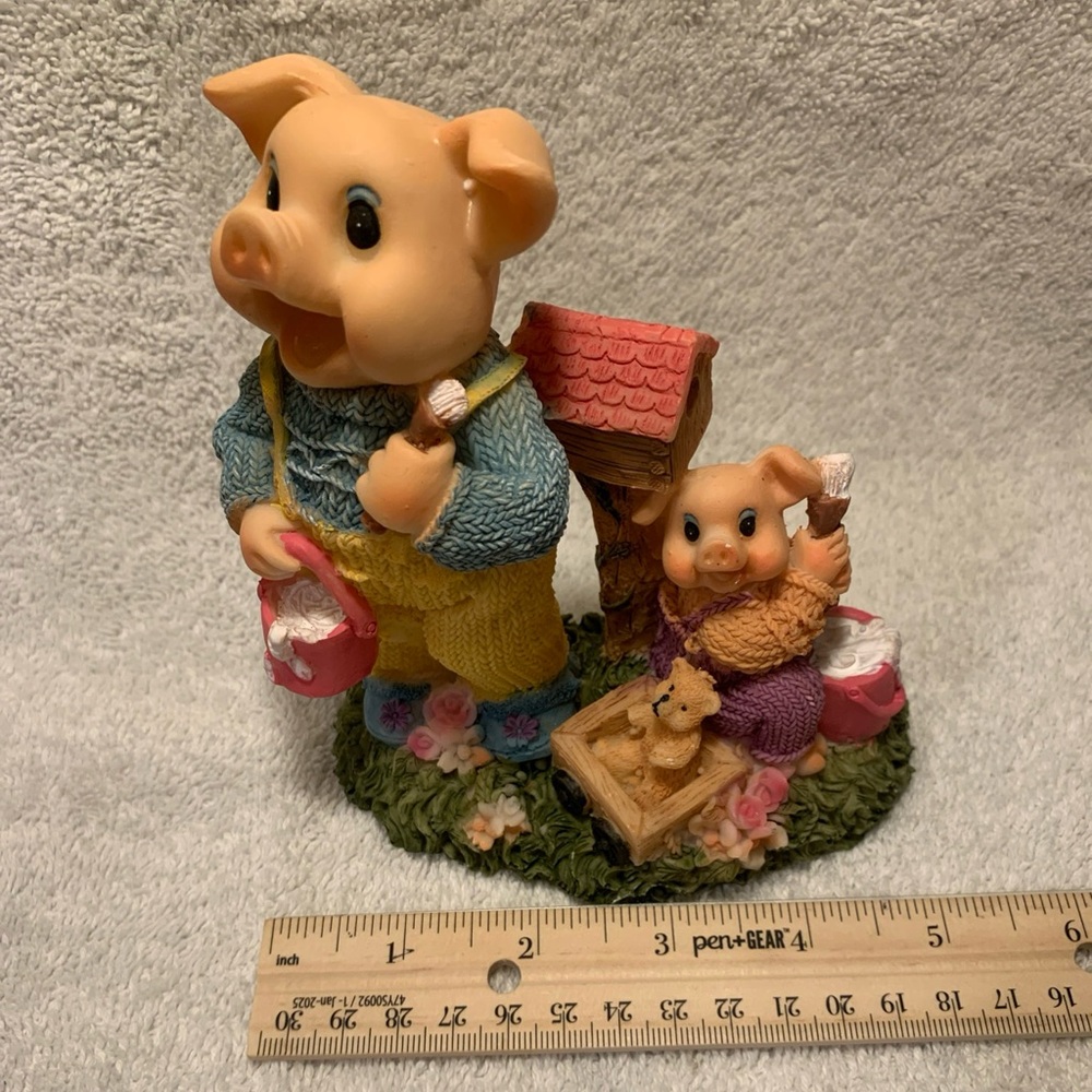 Charming Pig Figurine Set - Multicolor